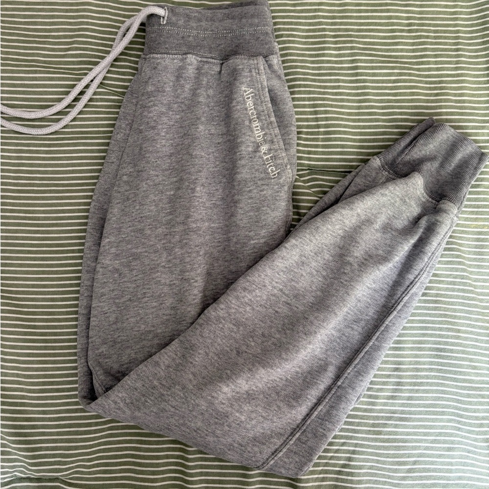 Abercrombie & Fitch Gray Sweatpants with Elastic Waistband